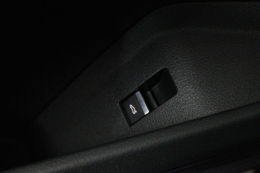 Audi e-tron Sportback 50 quattro S edition 71 kWh (PANORAMADAK, STOELVERWARMING, CAMERA, CARPLAY, ELEKT. STOELEN)