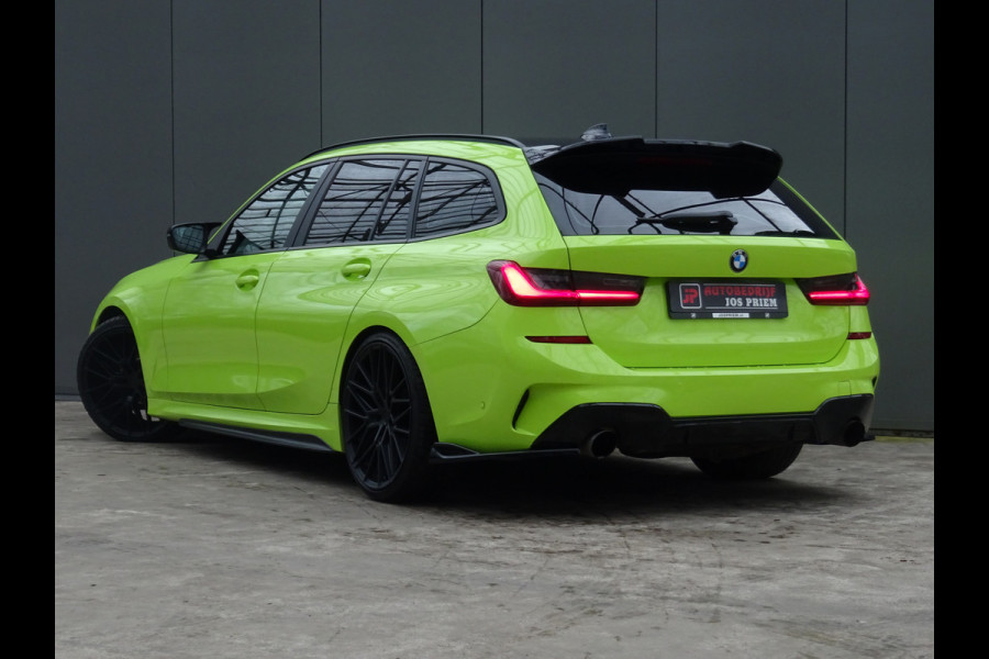 BMW 3 Serie Touring 318i M-Performance * 20 INCH * 330 PK * EYE-CATCHER !!