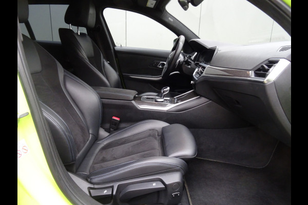 BMW 3 Serie Touring 318i M-Performance * 20 INCH * 330 PK * EYE-CATCHER !!