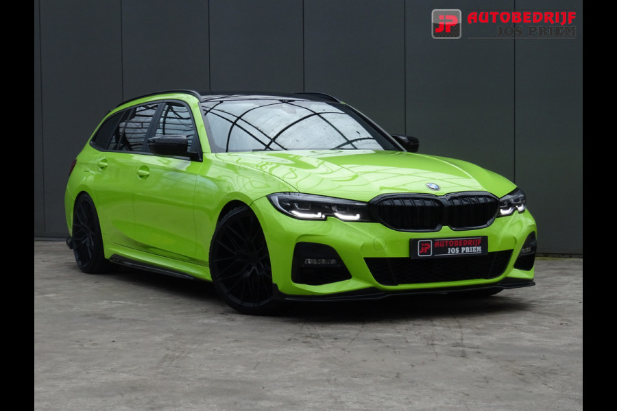 BMW 3 Serie Touring 318i M-Performance * 20 INCH * 330 PK * EYE-CATCHER !!