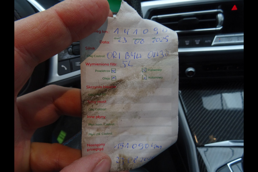 BMW 3 Serie Touring 318i M-Performance * 20 INCH * 330 PK * EYE-CATCHER !!