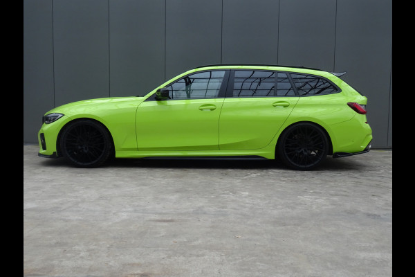 BMW 3 Serie Touring 318i M-Performance * 20 INCH * 330 PK * EYE-CATCHER !!