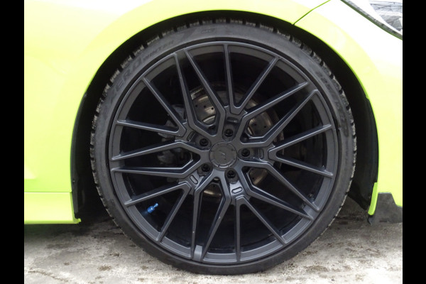 BMW 3 Serie Touring 318i M-Performance * 20 INCH * 330 PK * EYE-CATCHER !!