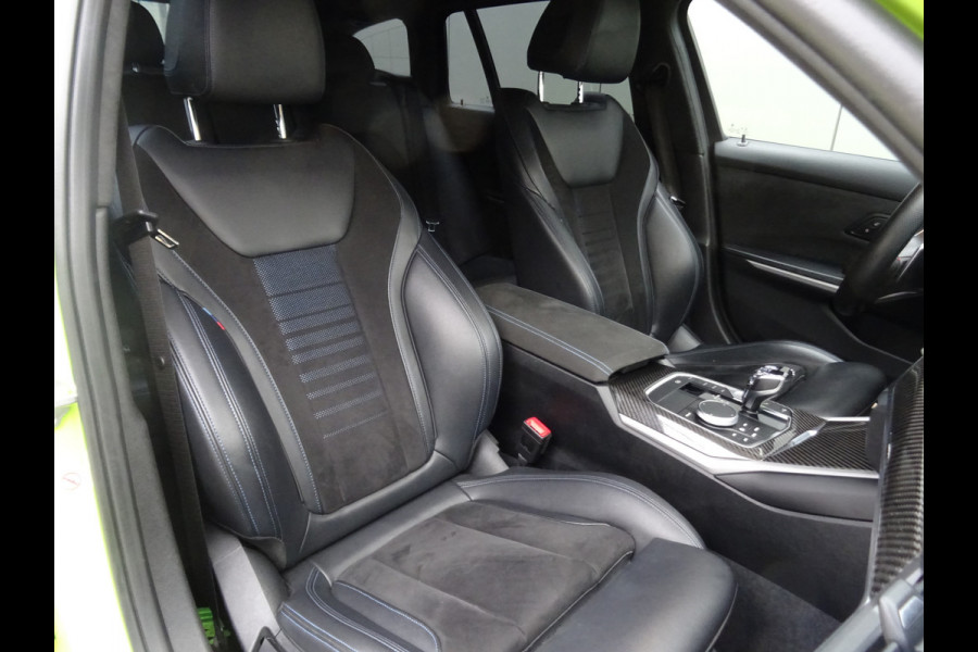 BMW 3 Serie Touring 318i M-Performance * 20 INCH * 330 PK * EYE-CATCHER !!