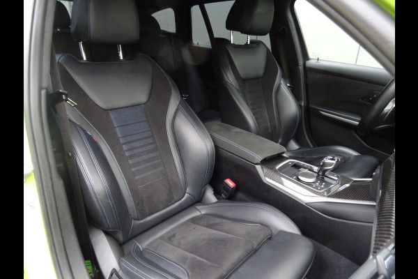 BMW 3 Serie Touring 318i M-Performance * 20 INCH * 330 PK * EYE-CATCHER !!