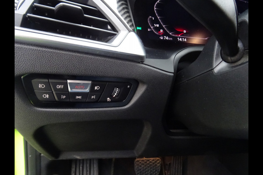 BMW 3 Serie Touring 318i M-Performance * 20 INCH * 330 PK * EYE-CATCHER !!