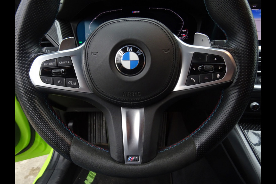 BMW 3 Serie Touring 318i M-Performance * 20 INCH * 330 PK * EYE-CATCHER !!