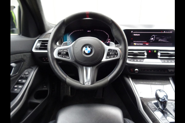 BMW 3 Serie Touring 318i M-Performance * 20 INCH * 330 PK * EYE-CATCHER !!