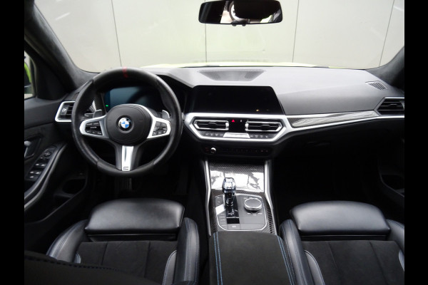 BMW 3 Serie Touring 318i M-Performance * 20 INCH * 330 PK * EYE-CATCHER !!