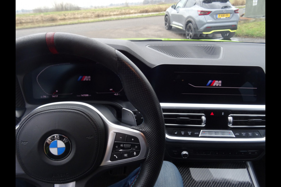 BMW 3 Serie Touring 318i M-Performance * 20 INCH * 330 PK * EYE-CATCHER !!