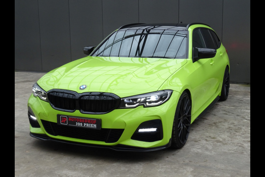 BMW 3 Serie Touring 318i M-Performance * 20 INCH * 330 PK * EYE-CATCHER !!
