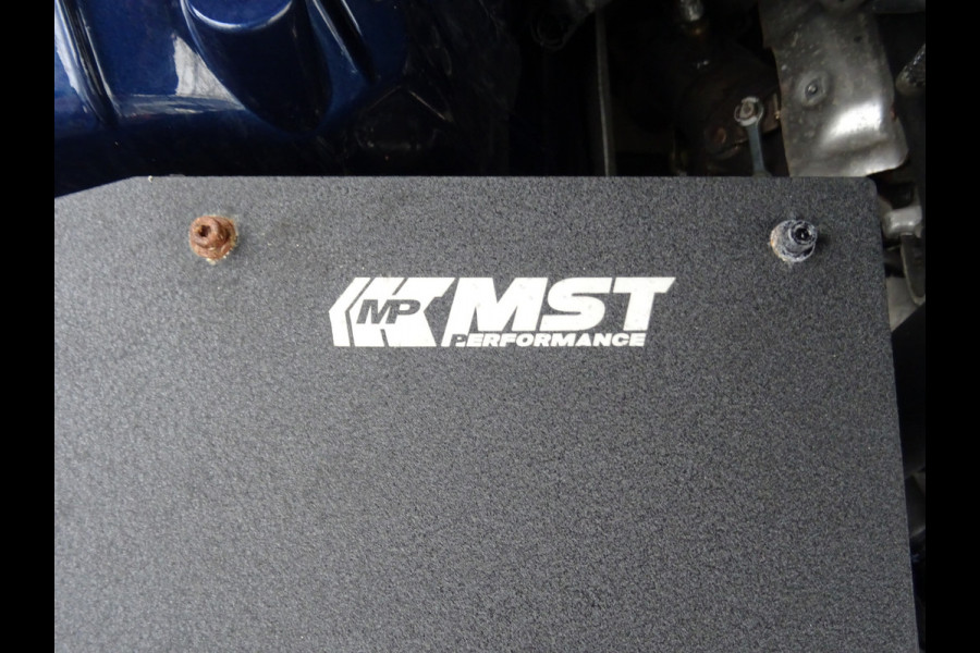 BMW 3 Serie Touring 318i M-Performance * 20 INCH * 330 PK * EYE-CATCHER !!