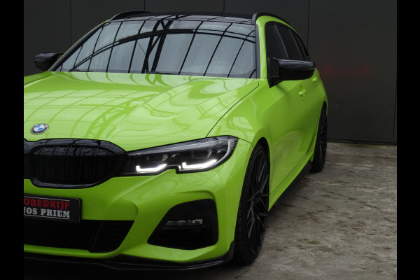 BMW 3 Serie Touring 318i M-Performance * 20 INCH * 330 PK * EYE-CATCHER !!