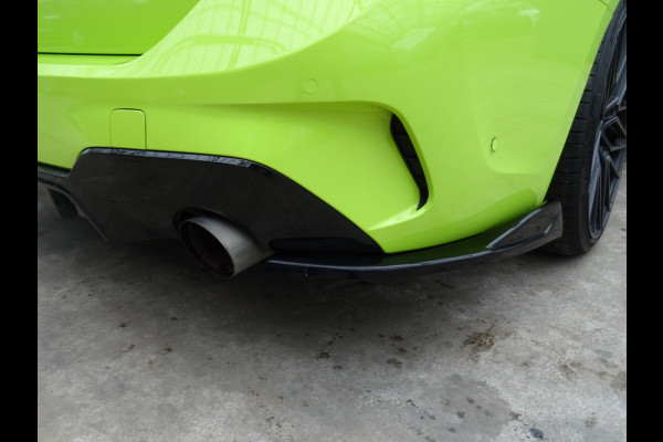 BMW 3 Serie Touring 318i M-Performance * 20 INCH * 330 PK * EYE-CATCHER !!