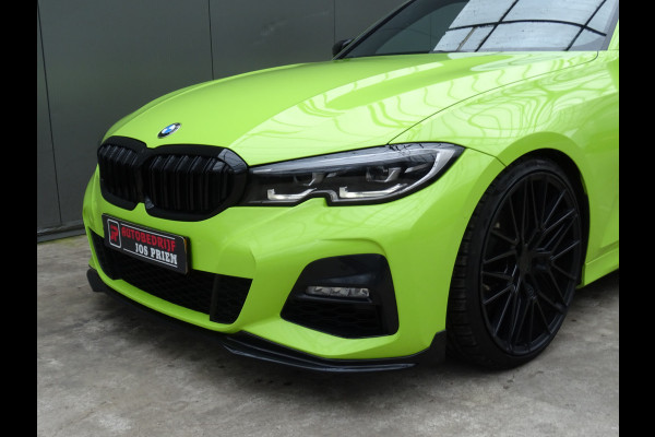 BMW 3 Serie Touring 318i M-Performance * 20 INCH * 330 PK * EYE-CATCHER !!