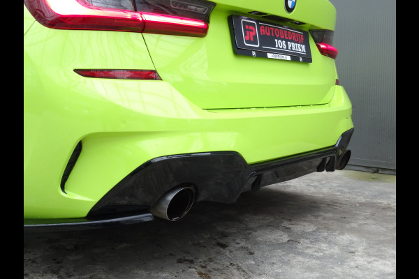 BMW 3 Serie Touring 318i M-Performance * 20 INCH * 330 PK * EYE-CATCHER !!