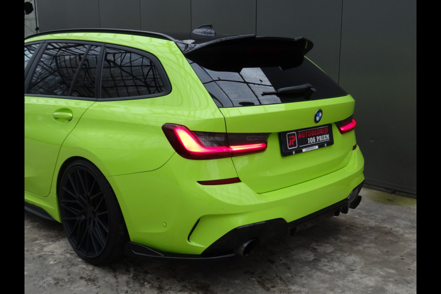 BMW 3 Serie Touring 318i M-Performance * 20 INCH * 330 PK * EYE-CATCHER !!