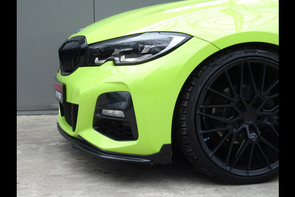 BMW 3 Serie Touring 318i M-Performance * 20 INCH * 330 PK * EYE-CATCHER !!