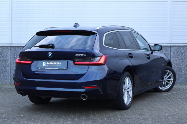 BMW 3 Serie Touring 330e Business Edition Plus Individual / Leder / LED /