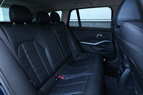 BMW 3 Serie Touring 330e Business Edition Plus Individual / Leder / LED /