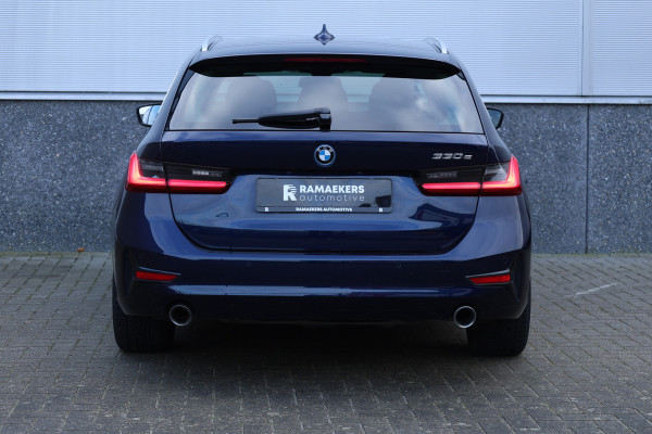 BMW 3 Serie Touring 330e Business Edition Plus Individual / Leder / LED /