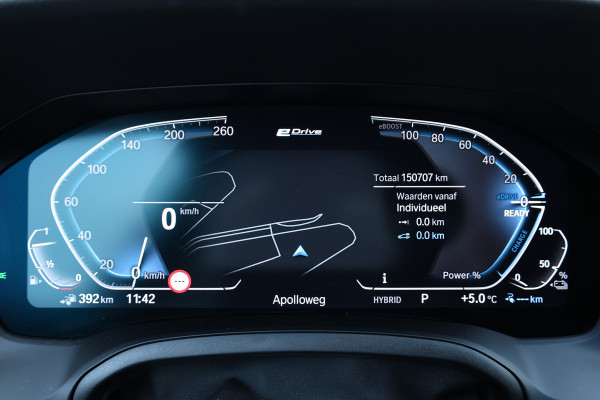 BMW 3 Serie Touring 330e Business Edition Plus Individual / Leder / LED /