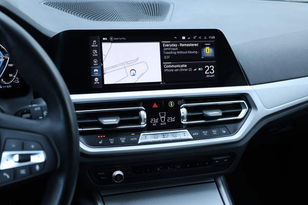 BMW 3 Serie Touring 330e Business Edition Plus Individual / Leder / LED /