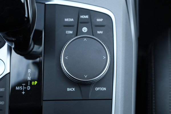 BMW 3 Serie Touring 330e Business Edition Plus Individual / Leder / LED /