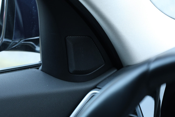 BMW 3 Serie Touring 330e Business Edition Plus Individual / Leder / LED /