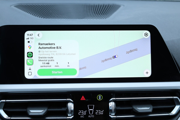 BMW 3 Serie Touring 330e Business Edition Plus Individual / Leder / LED /