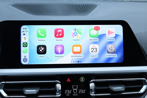 BMW 3 Serie Touring 330e Business Edition Plus Individual / Leder / LED /