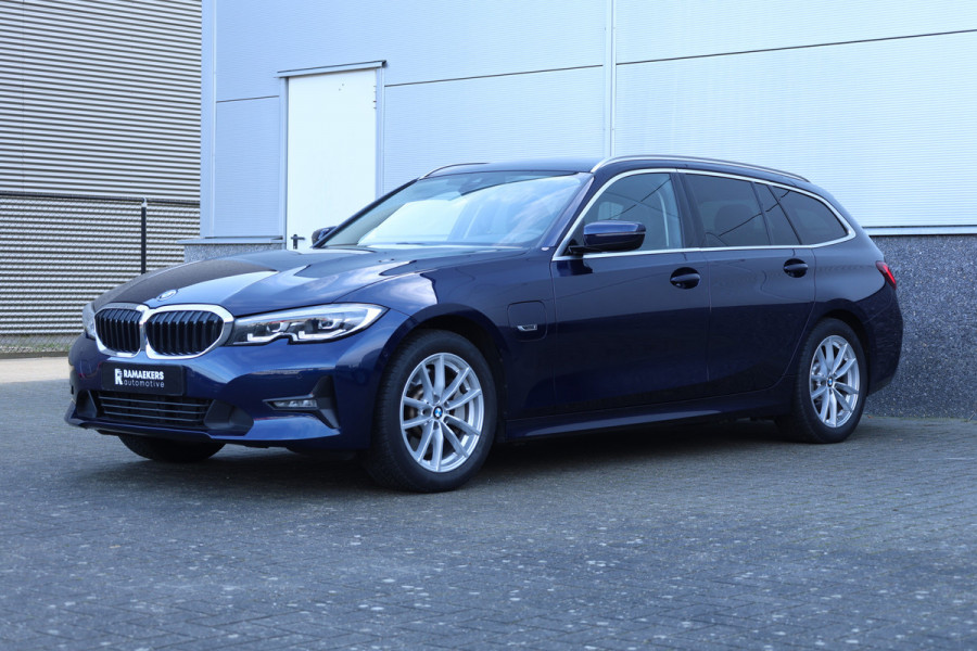 BMW 3 Serie Touring 330e Business Edition Plus Individual / Leder / LED /