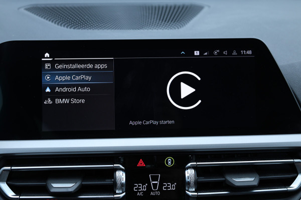 BMW 3 Serie Touring 330e Business Edition Plus Individual / Leder / LED /