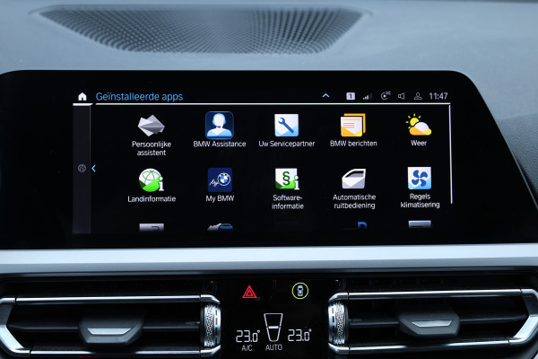 BMW 3 Serie Touring 330e Business Edition Plus Individual / Leder / LED /