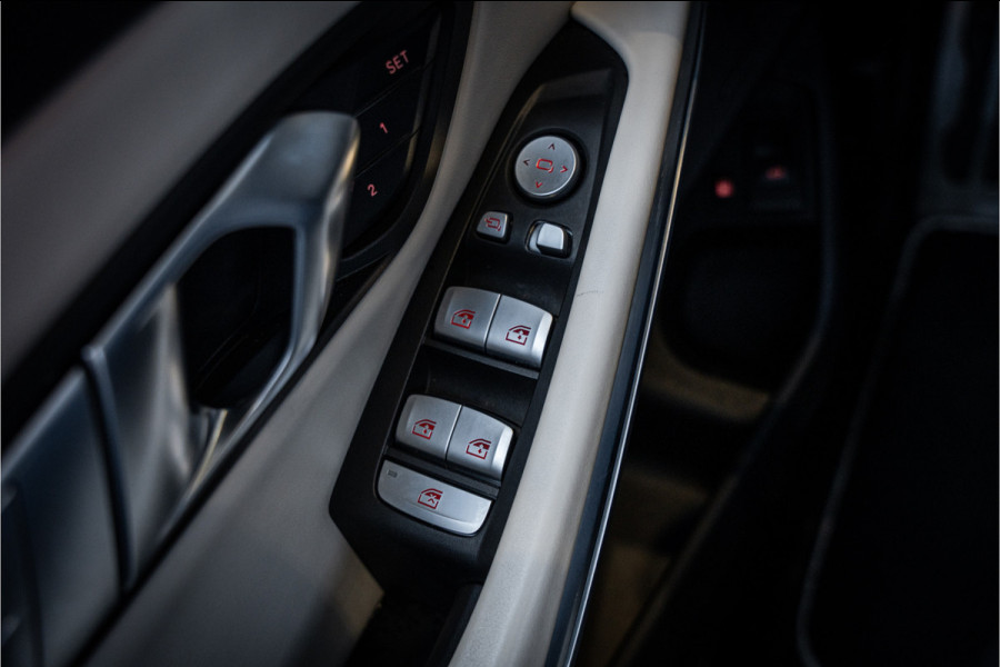 BMW 3-serie 330e High Executive - M Sport | Panorama | H&K | Memory | ACC