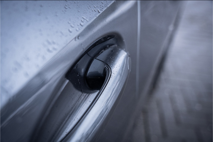 BMW 3-serie 330e High Executive - M Sport | Panorama | H&K | Memory | ACC