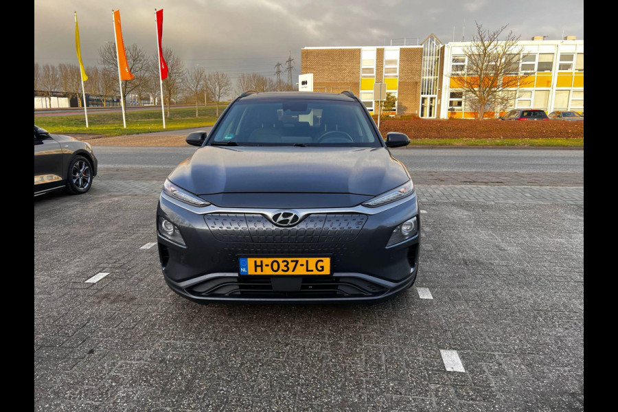 Hyundai Kona EV Premium 64 kWh Stoelverwarming | Stoelventilatie | Panoramadak | Trekhaak | Adaptive Cruise Control