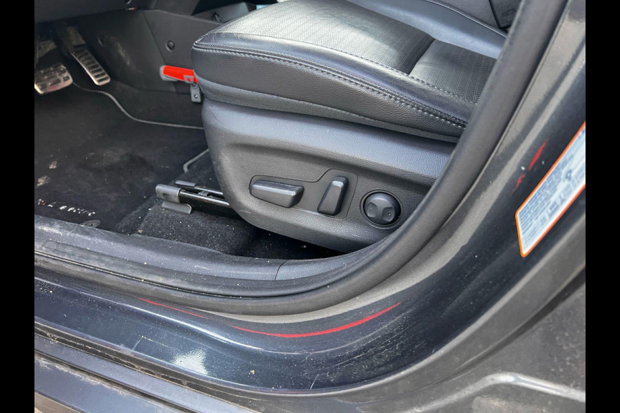 Hyundai Kona EV Premium 64 kWh Stoelverwarming | Stoelventilatie | Panoramadak | Trekhaak | Adaptive Cruise Control
