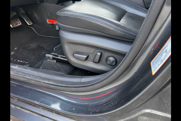 Hyundai Kona EV Premium 64 kWh Stoelverwarming | Stoelventilatie | Panoramadak | Trekhaak | Adaptive Cruise Control