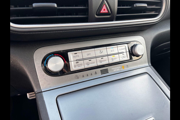 Hyundai Kona EV Premium 64 kWh Stoelverwarming | Stoelventilatie | Panoramadak | Trekhaak | Adaptive Cruise Control