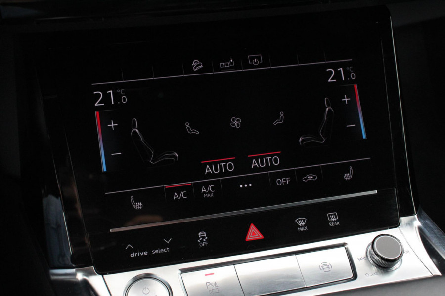 Audi e-tron e-tron 55 quattro | Navigatie | Climate Control | Alcantara | Camera | Electrisch bedienbare achterklep | Led | Cruise Control Adaptive |