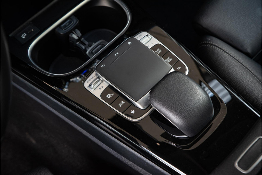 Mercedes-Benz A-Klasse 180 Business Solution AMG Ambient Cruise Navigatie Camera Sportstoelen Leer LED 19" LMV