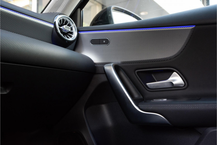 Mercedes-Benz A-Klasse 180 Business Solution AMG Ambient Cruise Navigatie Camera Sportstoelen Leer LED 19" LMV