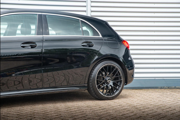 Mercedes-Benz A-Klasse 180 Business Solution AMG Ambient Cruise Navigatie Camera Sportstoelen Leer LED 19" LMV