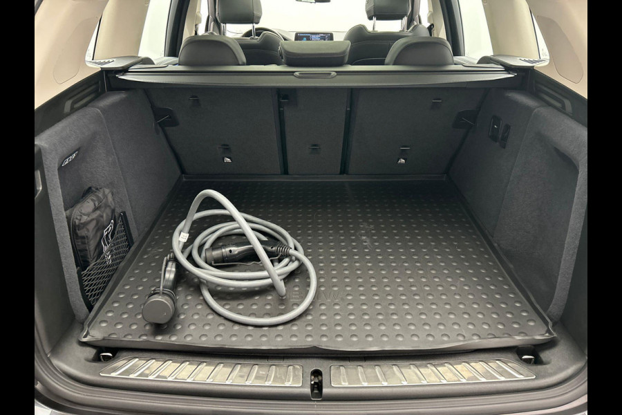 BMW iX3 High Executive 80 kWh | Pano/Dak | Harman/Kardon | Trekhaak | Head/Up | Camera