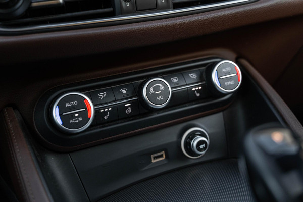 Alfa Romeo Stelvio 2.2d Super Panorama dak leer Navi trekhaak
