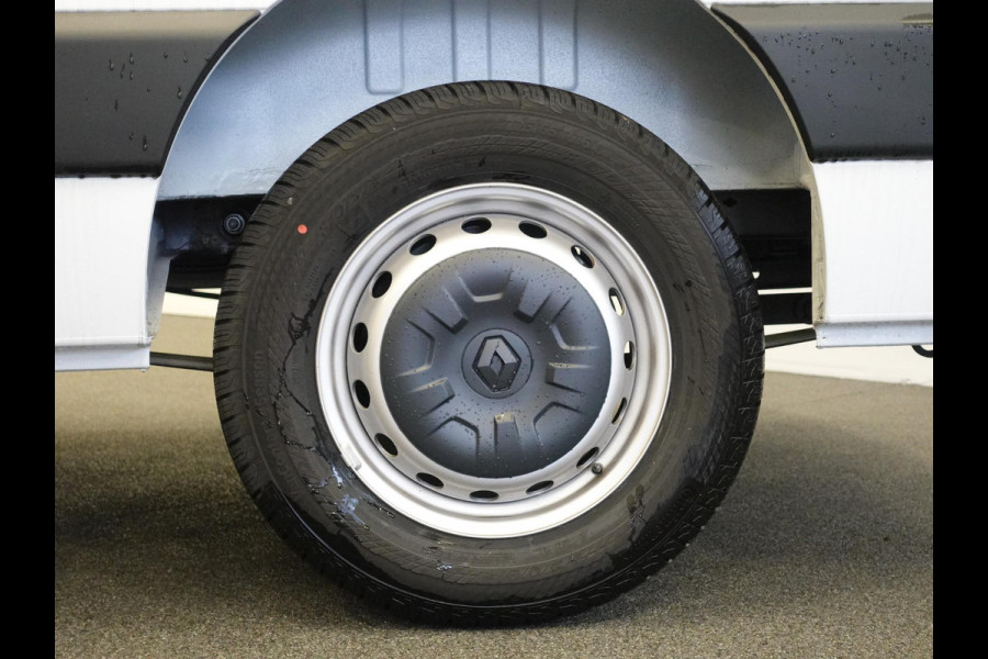 Renault Master T33 2.3 dCi 135PK L2H2 BPM VRIJ! Airco Cruise control Parkeersensoren Navigatie Trekhaak Prijs