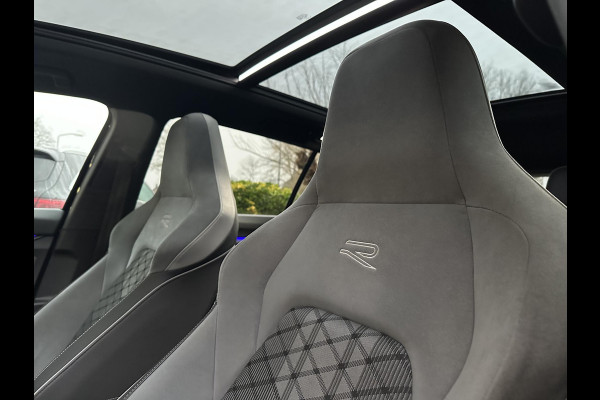 Volkswagen Golf Variant 1.5 eTSI R-Line Panoramadak, Keyless entry, Camera, LED pakket