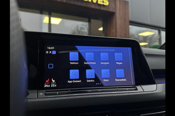 Volkswagen Golf Variant 1.5 eTSI R-Line Panoramadak, Keyless entry, Camera, LED pakket