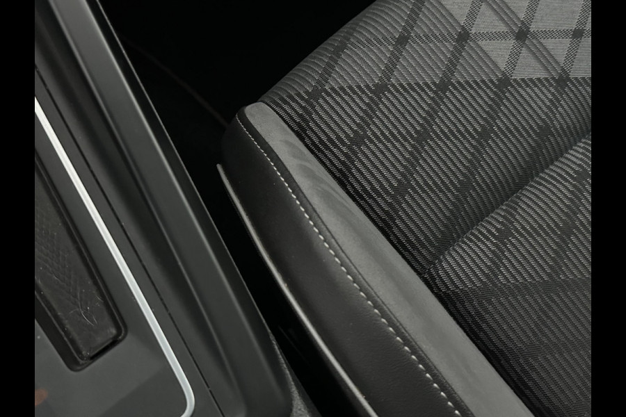 Volkswagen Golf Variant 1.5 eTSI R-Line Panoramadak, Keyless entry, Camera, LED pakket